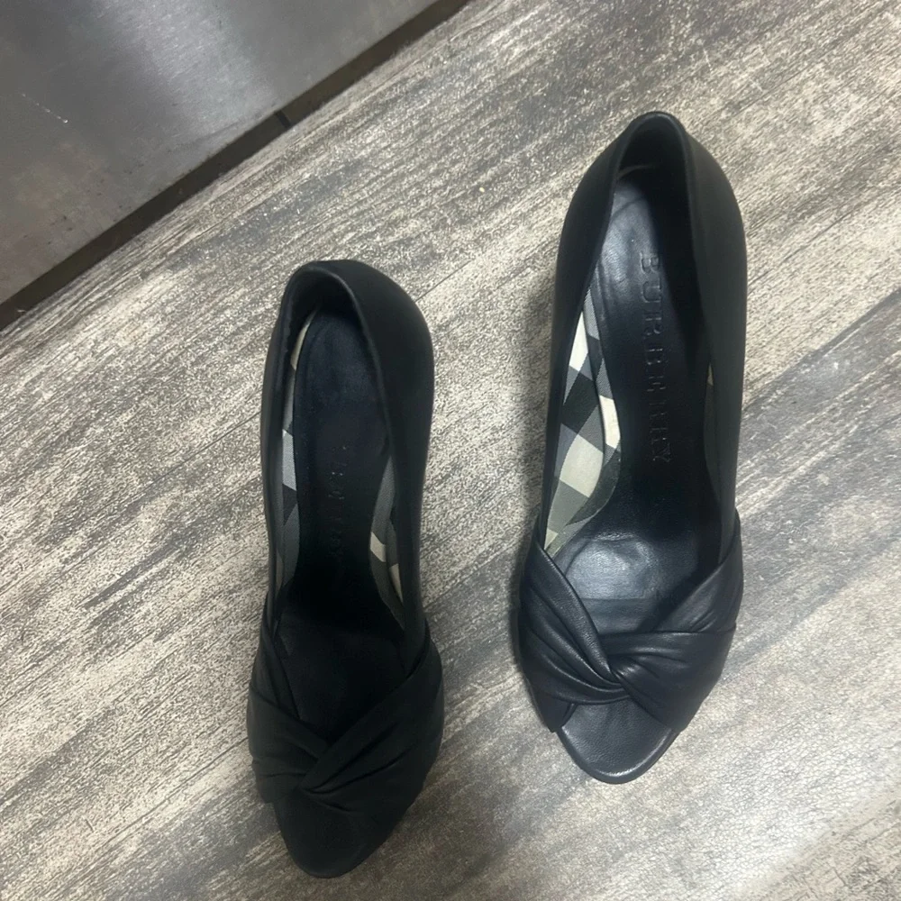 Burberry Black Leather Heels - Picture 3 of 13